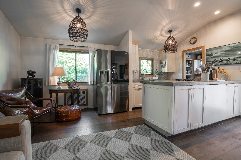 Building Photo - 617 Acacia Ln