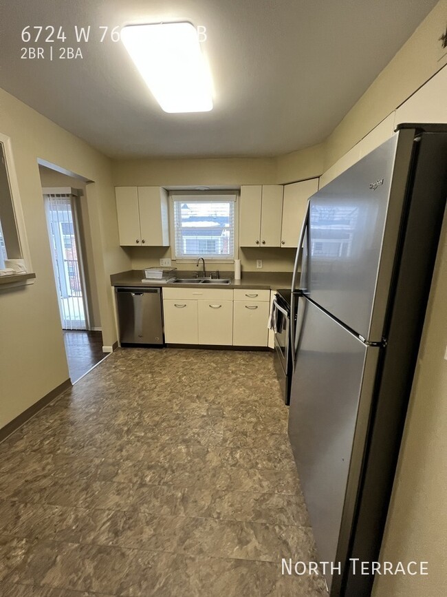 Building Photo - Modern 2BR/2BA Apartment in Overland Park ...