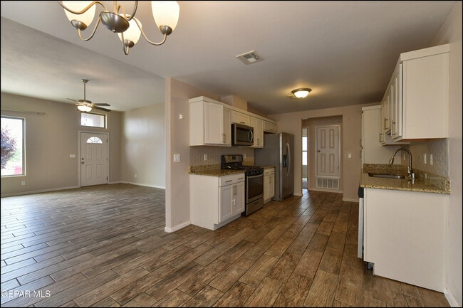 Building Photo - 621 Cedarwood Ave