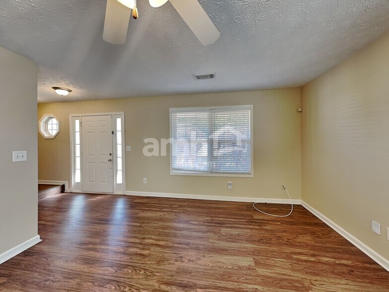 Building Photo - 125 Sanders Walk