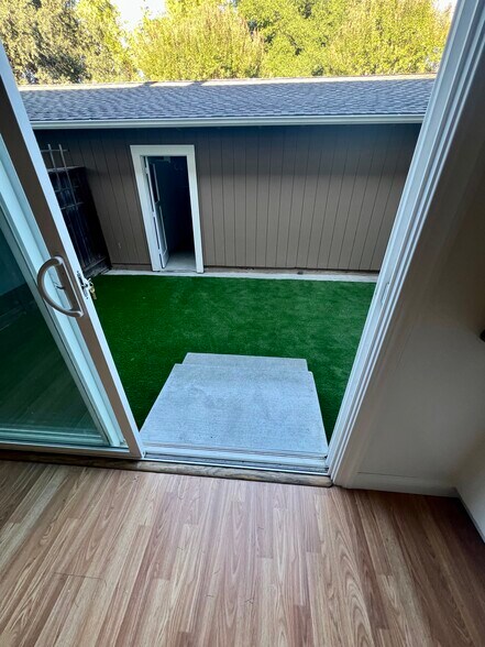 Building Photo - 133 Lawnview Cir