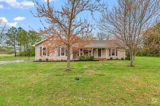 Building Photo - Murfreesboro Main Level Living with Spacio...