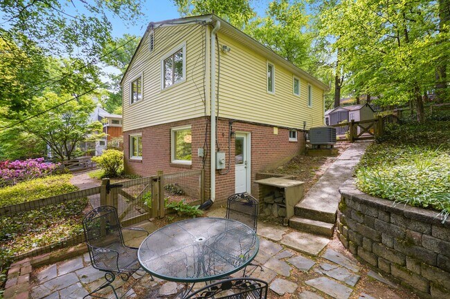 Building Photo - 3 Bed 1.5 Bath - Takoma Park Cottage - Mov...