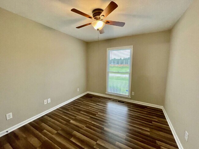 Building Photo - Newly Updated 3-Bed, 2-Bath Nest in Fayett...