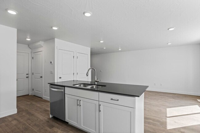 Building Photo - 1786 Wolverine Wy