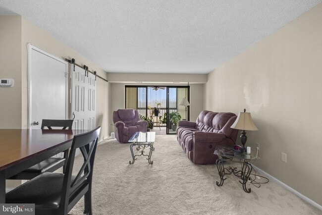 Building Photo - 15101 Interlachen Dr