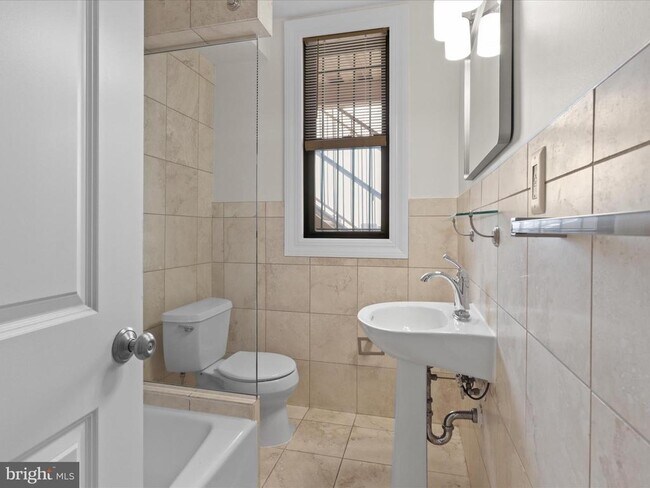 Building Photo - 1858 California St NW