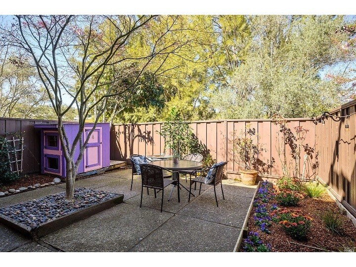 Building Photo - 41 Forest Ln