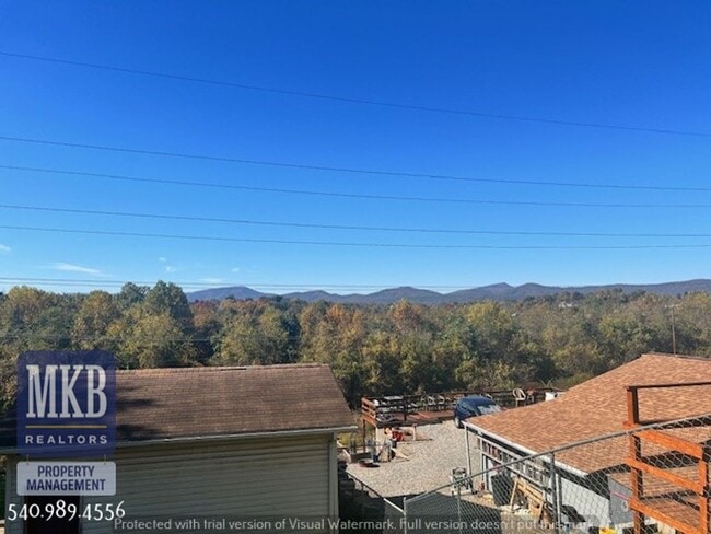 Building Photo - 4 Bedroom 2 Bath in Monterey Neighborhood