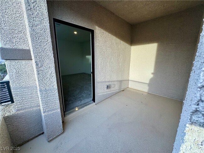 Building Photo - 337 Laurel Peak Dr