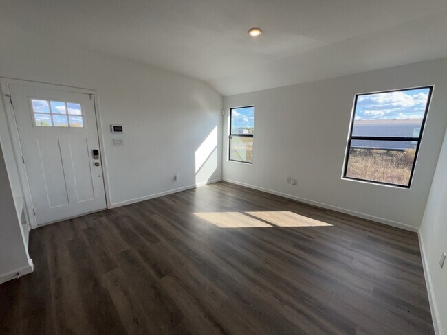 Primary Photo - 695 Rd 5707