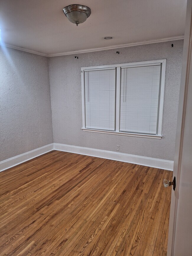 Primary bedroom - 401 S Vassar St