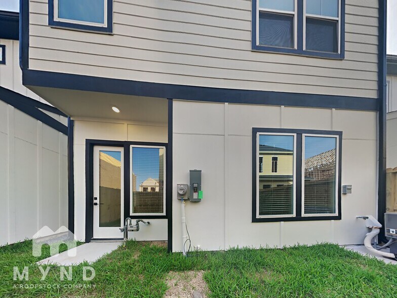 Building Photo - 6722 Parker Oaks Ln