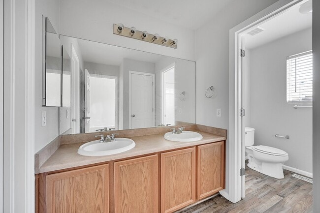 Building Photo - $1,850.00 - 2 Bedrooms, 2.5 Bathrooms Town...