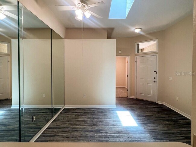 Building Photo - 3911 SW 27th St