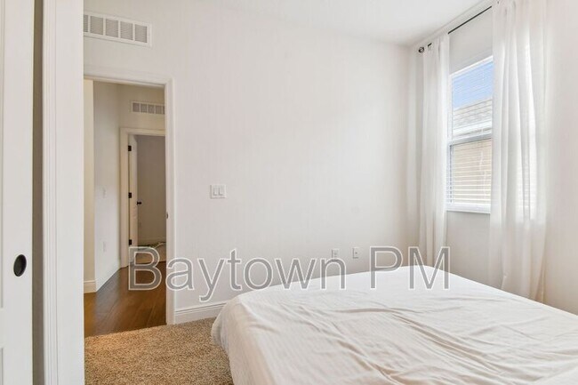 Building Photo - 10530 Medford Lakes Dr