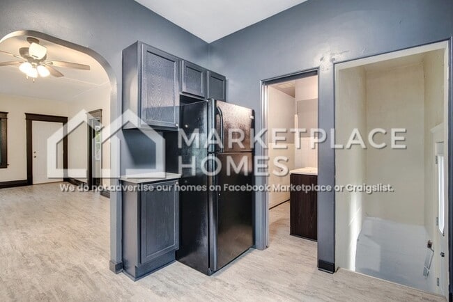 Building Photo - 1106 May St