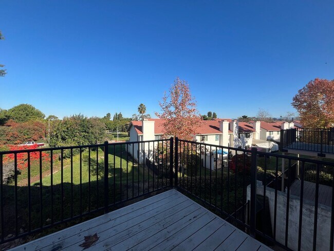 Building Photo - 3070 Corte Trabuco