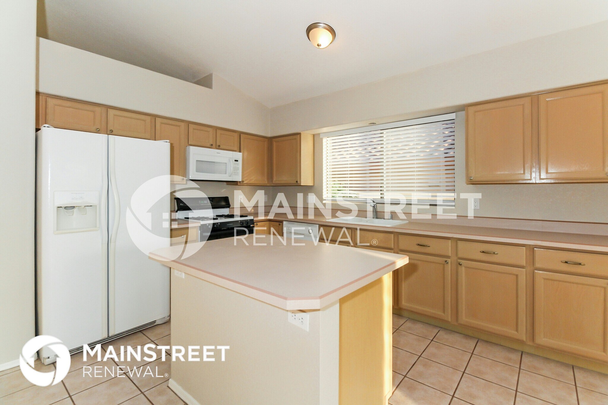 Building Photo - 11151 N Desert Flower Dr