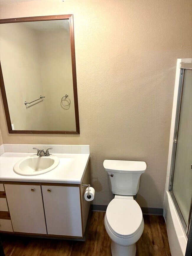 Building Photo - Move-In Special: 2 Weeks Free! Spacious 3 Bed, 1.5 Bath Apartment in Longmont