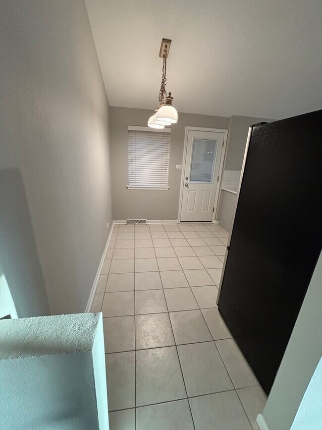 Building Photo - 608 Lavergne Ave