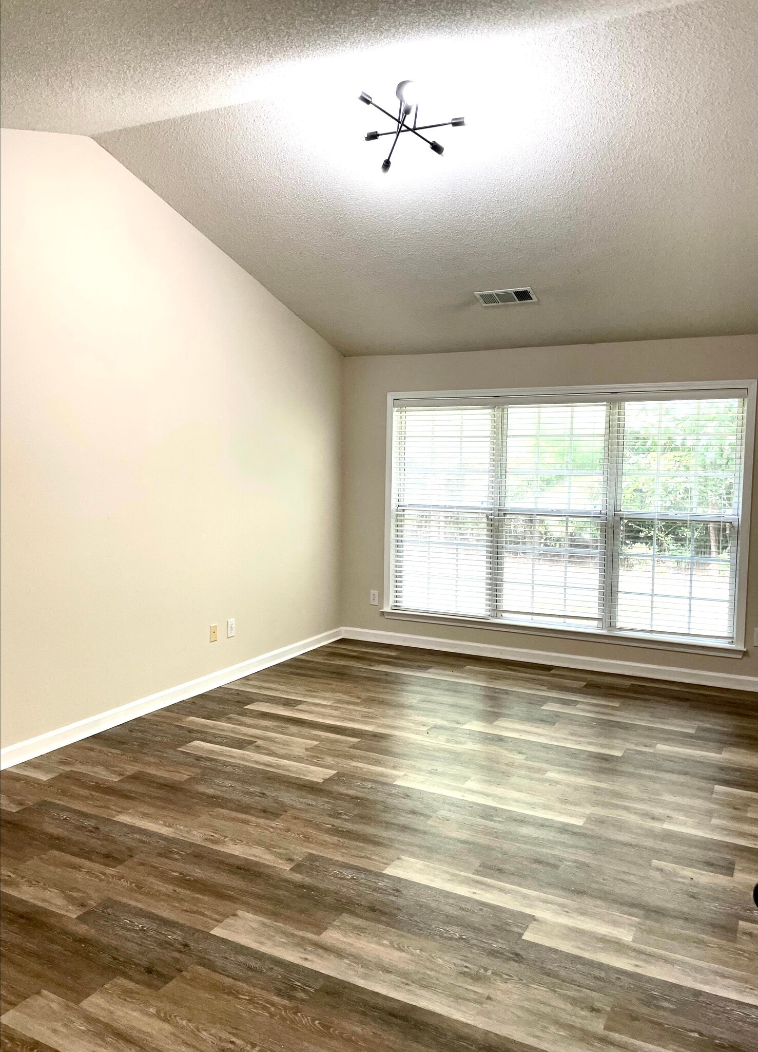 Building Photo - 2419 Traywick Chase