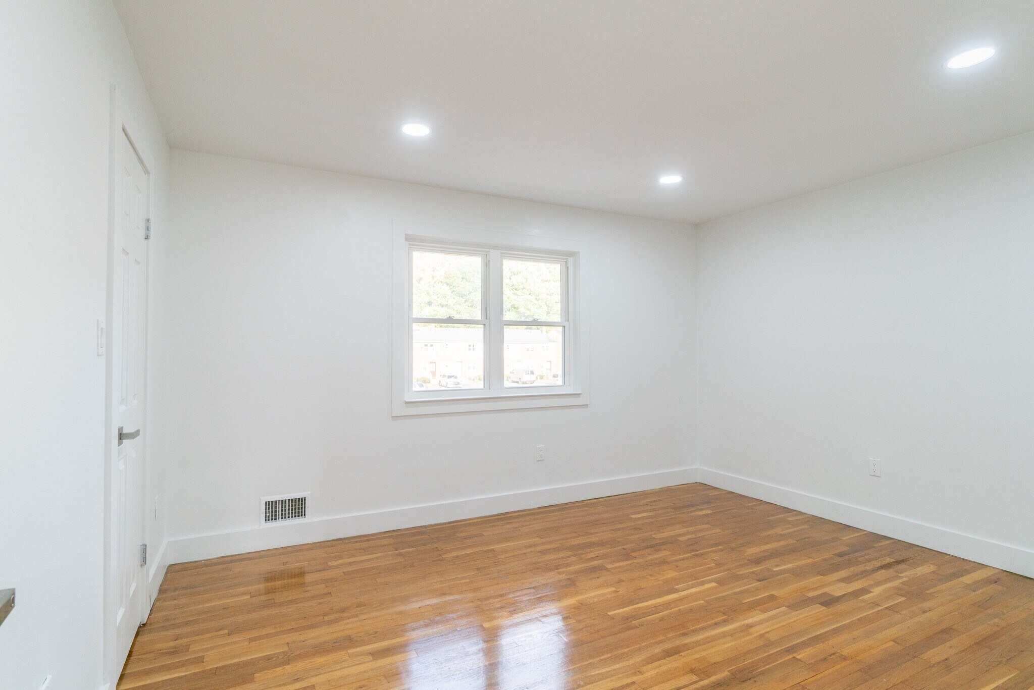 Building Photo - 500 Adams Ln