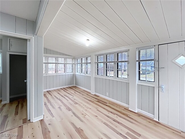 Building Photo - 38599 Plains Ct