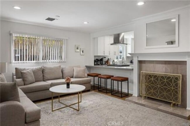 Building Photo - 22335 Kittridge St