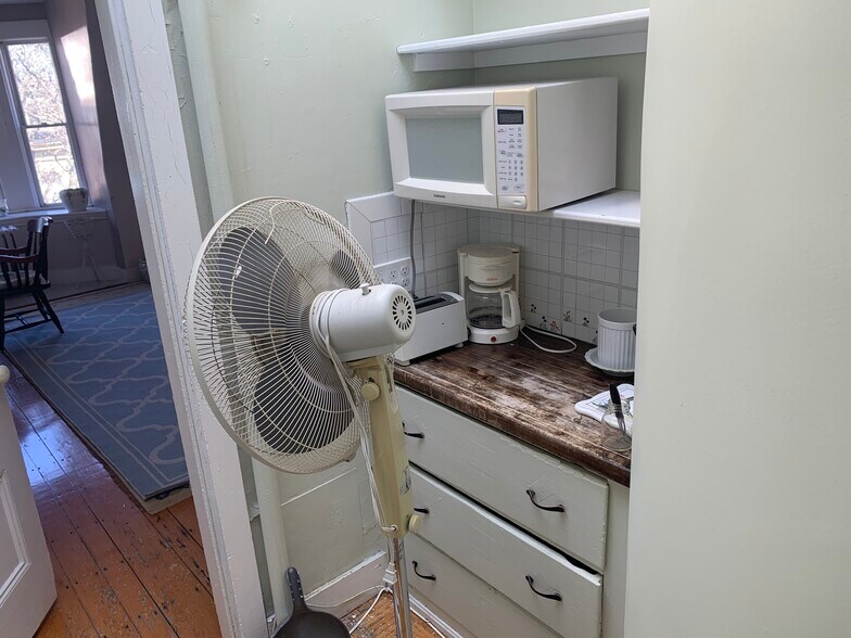 Building Photo - 6 Rutland Sq