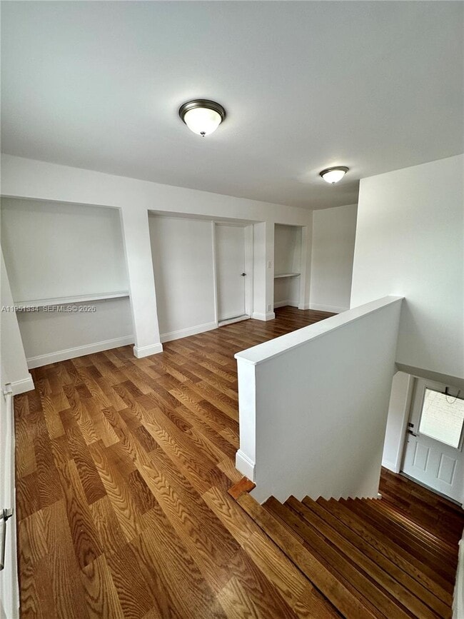 Building Photo - 1361 NE 40th Pl