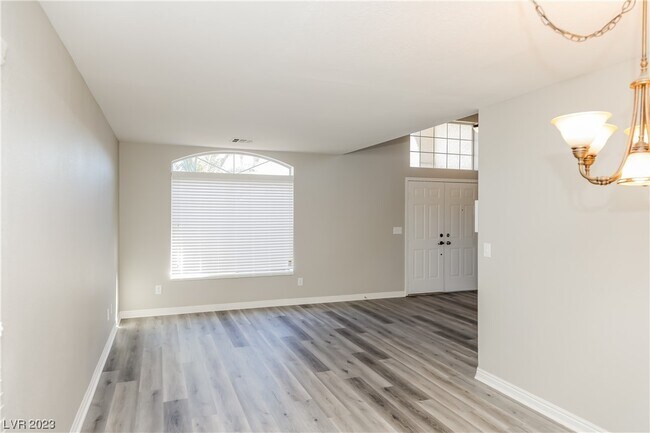 Building Photo - 415 Opal Dr