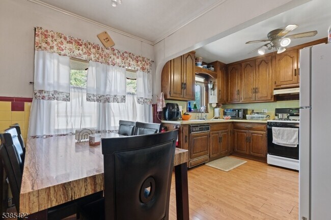 Building Photo - 27 Harrison Ave