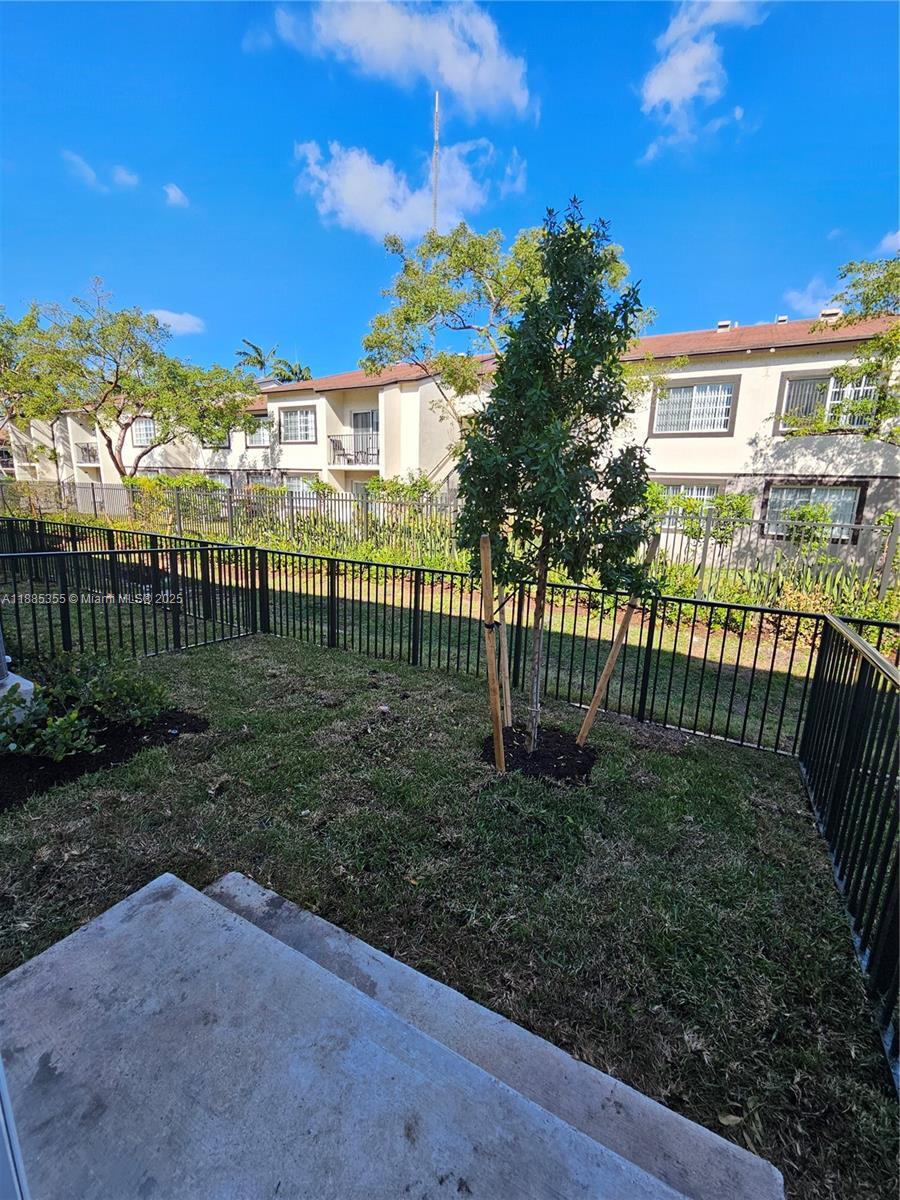 Building Photo - 5045 SW 37th St