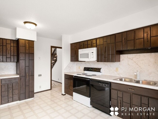 Building Photo - 3 Bed 3 Bath Duplex - Available now