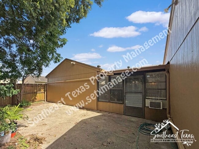 Building Photo - 1099 Sunmeadow Dr