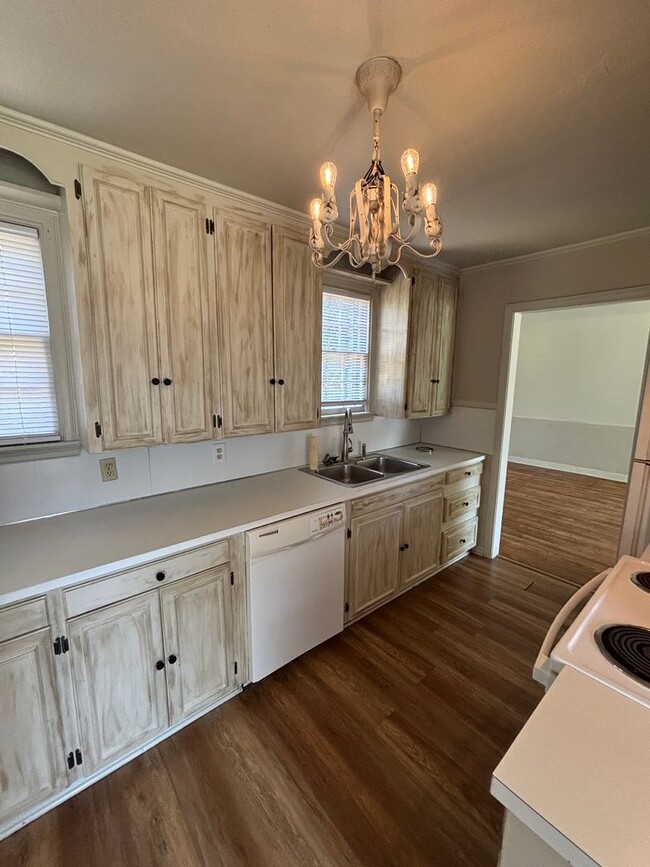 Building Photo - Home For Rent in SW Ardmore!