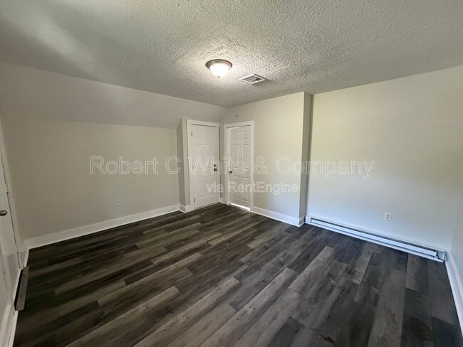 Building Photo - 179 Maple St