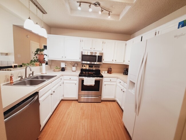 Building Photo - 840 Topaz Ln
