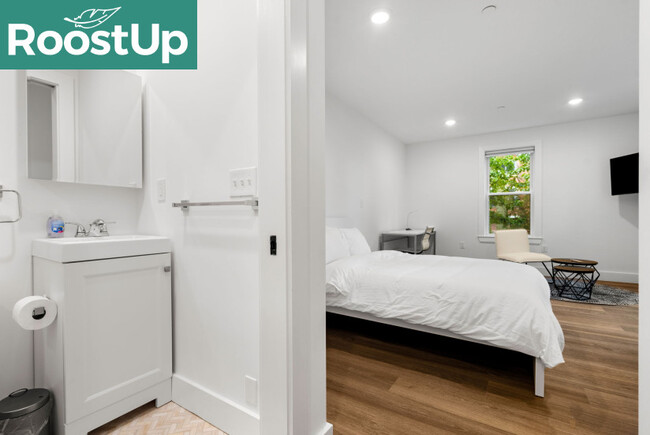 Building Photo - New RoostUp Furnished Private Bedroom with...