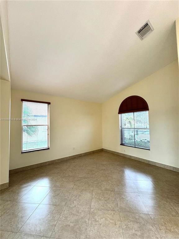 Building Photo - 2591 SW 190th Ave