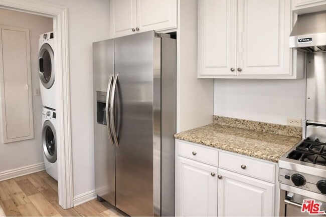 Building Photo - 214 S Spalding Dr