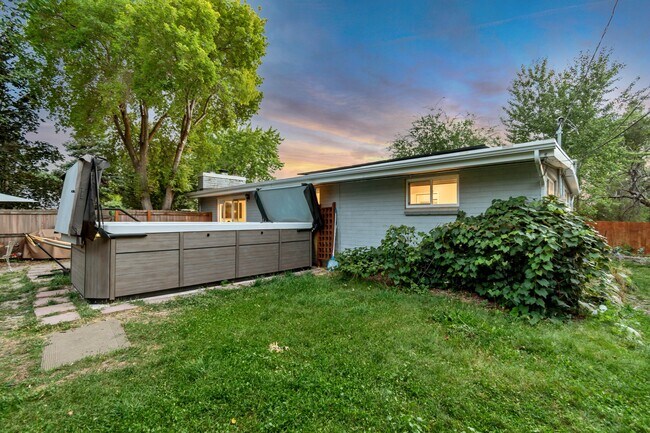 Building Photo - 2065 E Bo Mar Dr