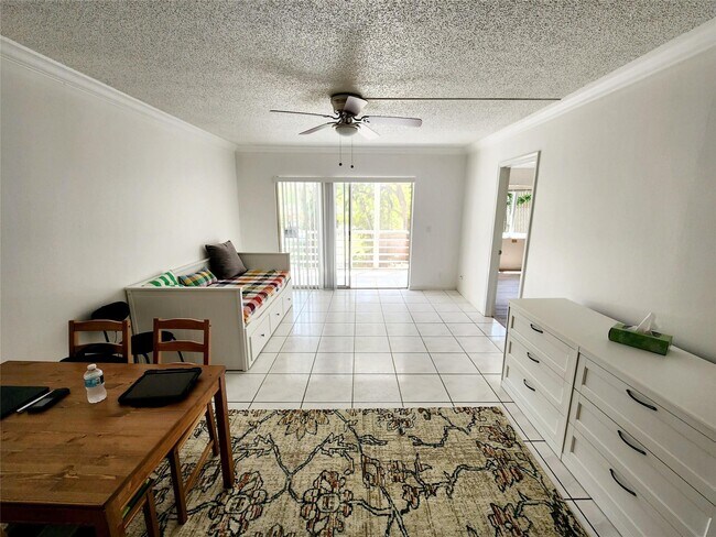 Building Photo - 1638 Embassy Dr