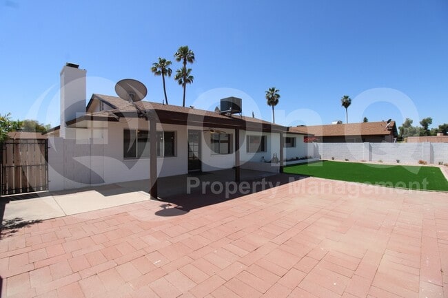 Building Photo - 1816 E Oxford Dr