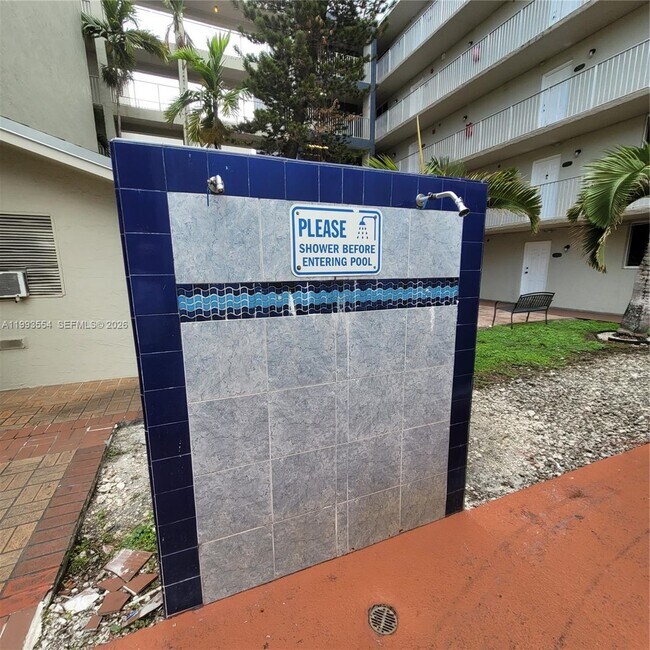 Building Photo - 10090 NW 80th Ct