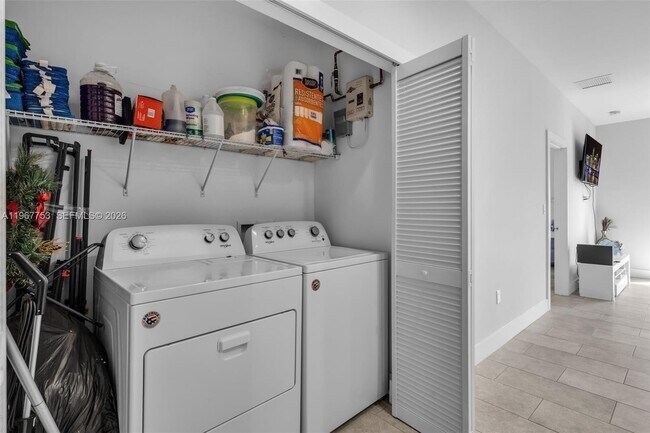 Building Photo - 1515 SW 65th Pl