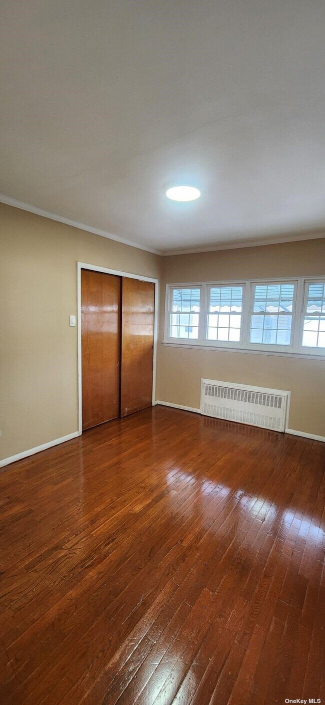 Building Photo - 191-40 116th Ave