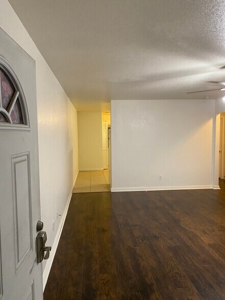 Entrance - 219 Turf Dr