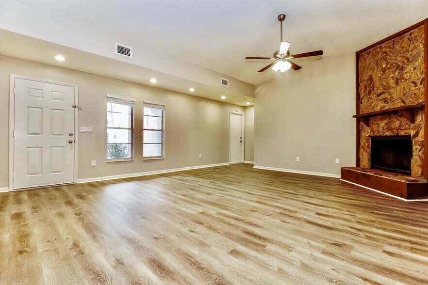 Building Photo - 1828 Craven Dr